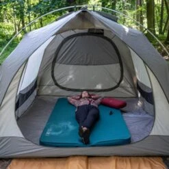 Exped Megamat Duo LW+ Cypress 18 Exped Megamat Duo LW+ Cypress -Camping Gasstel Winkel exped megamat duo lw cypress in tent