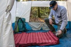 Exped Megamat Max LXW Burgundy 15 Exped Megamat Max LXW Burgundy -Camping Gasstel Winkel exped megamat max lxw burgundy oprollen